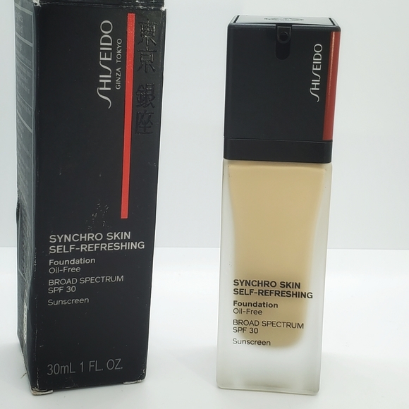 Shiseido Synchro-Skin Foundation - Picture 2 of 6